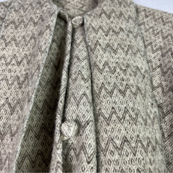 CONFECCIONES ARTILANA 100%Wool Poncho Cape Fringed Hem and Tie Neckline - Picture 6 of 16